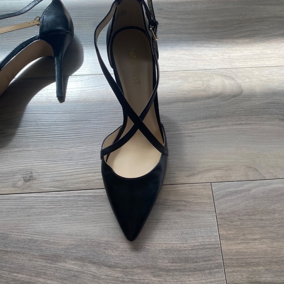 Nine West Heels with Cross Strap Black 7.5 - Picture 4 of 11